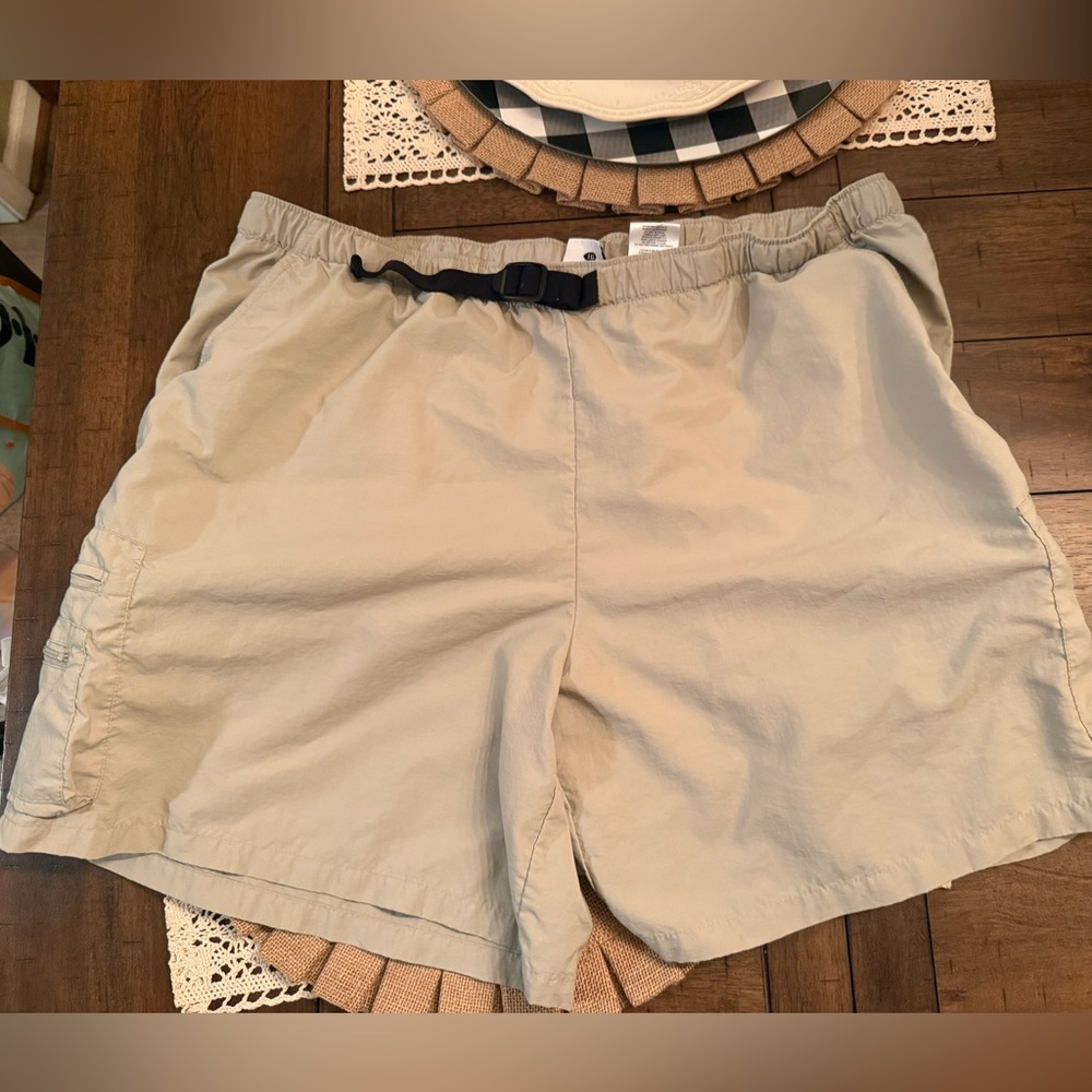Columbia Men's Beige Athletic Shorts